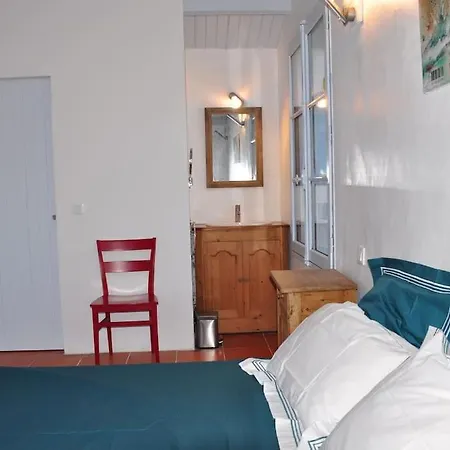 Au Calme Et A 2 Min De La Villa